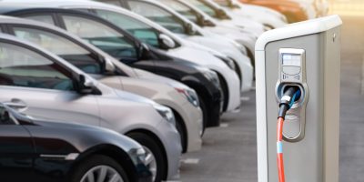 Les voitures électriques représentent l'avenir à court terme du parc roulant.